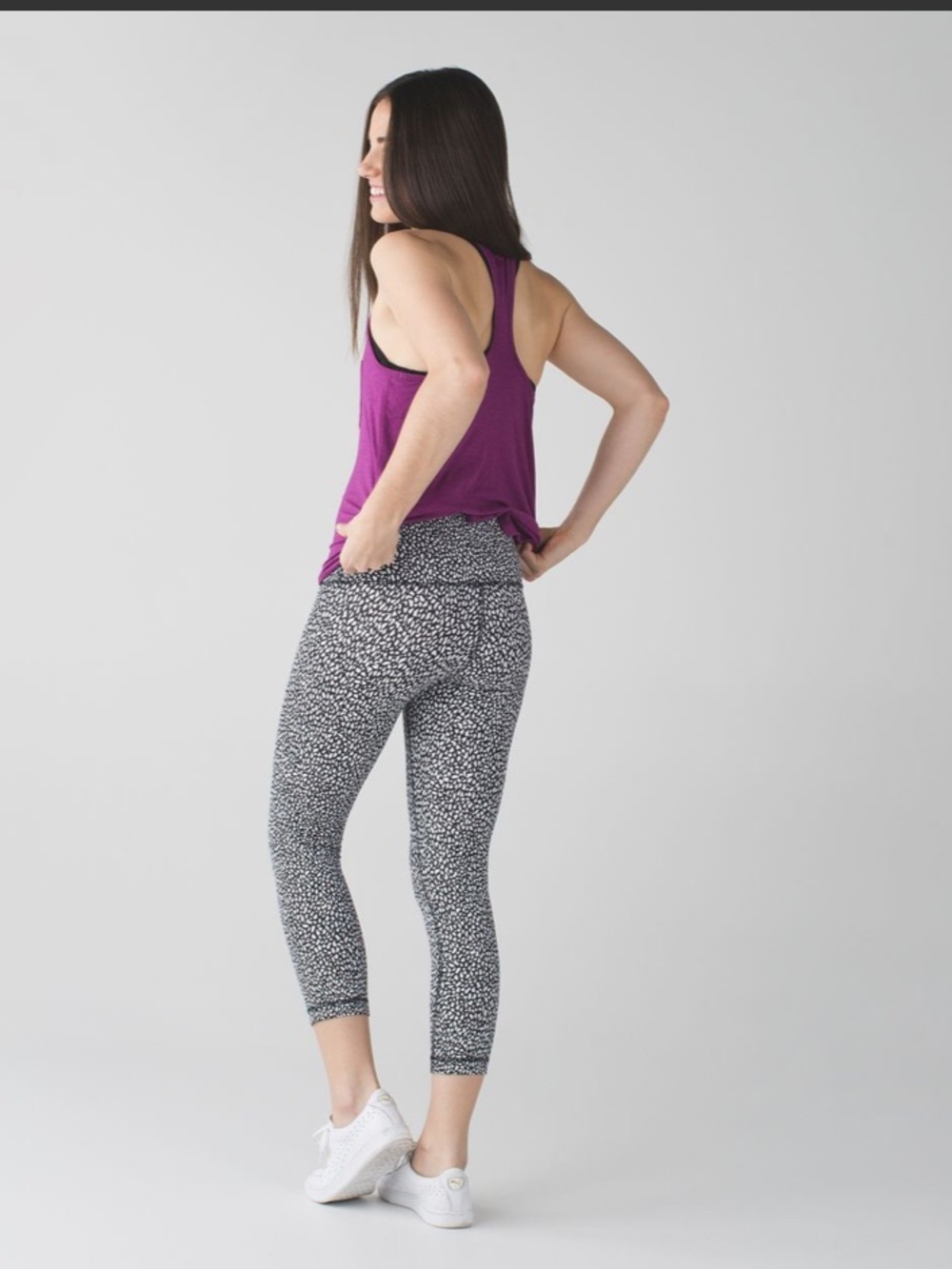 Lululemon Wunder Under Crop (Hi-Rise)
Miss Mosaic Black size 8 - Picture 2 of 9